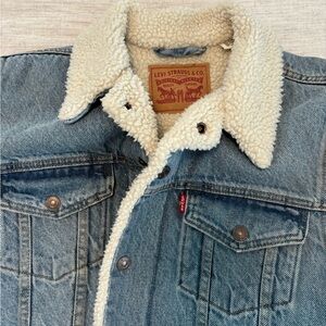 Levi's Light Blue Denim Jacket with Cream Sherpa Collar